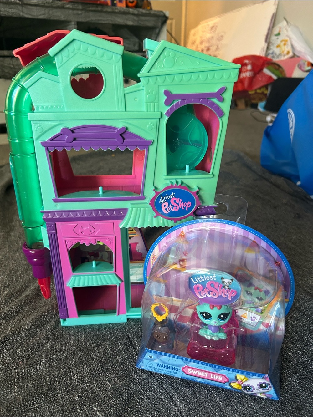 Littlest Pet Shop Playset in Teal, Purple & Pink with Mini Figure